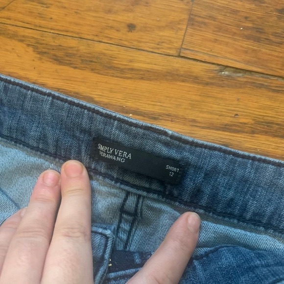 vera wang jean shorts - Picture 2 of 2